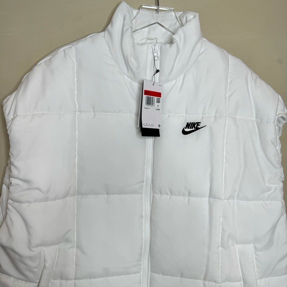 Nike Sportswear Classic Water Repellent Therma-FIT Loose Puffer Vest - Picture 7 of 16